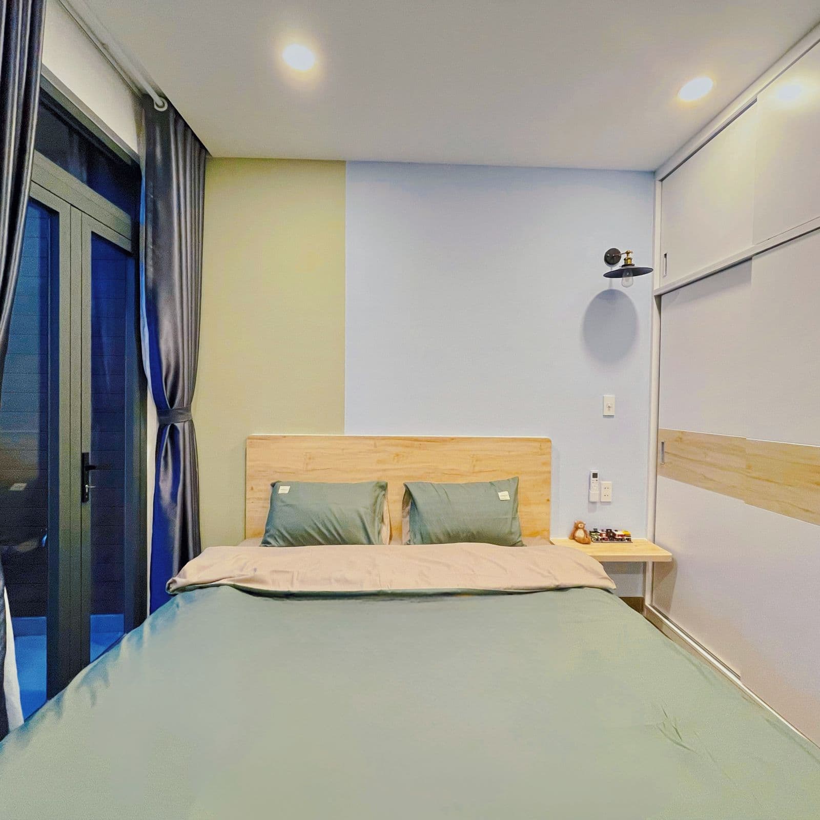 Room E — Spacious Suite 6