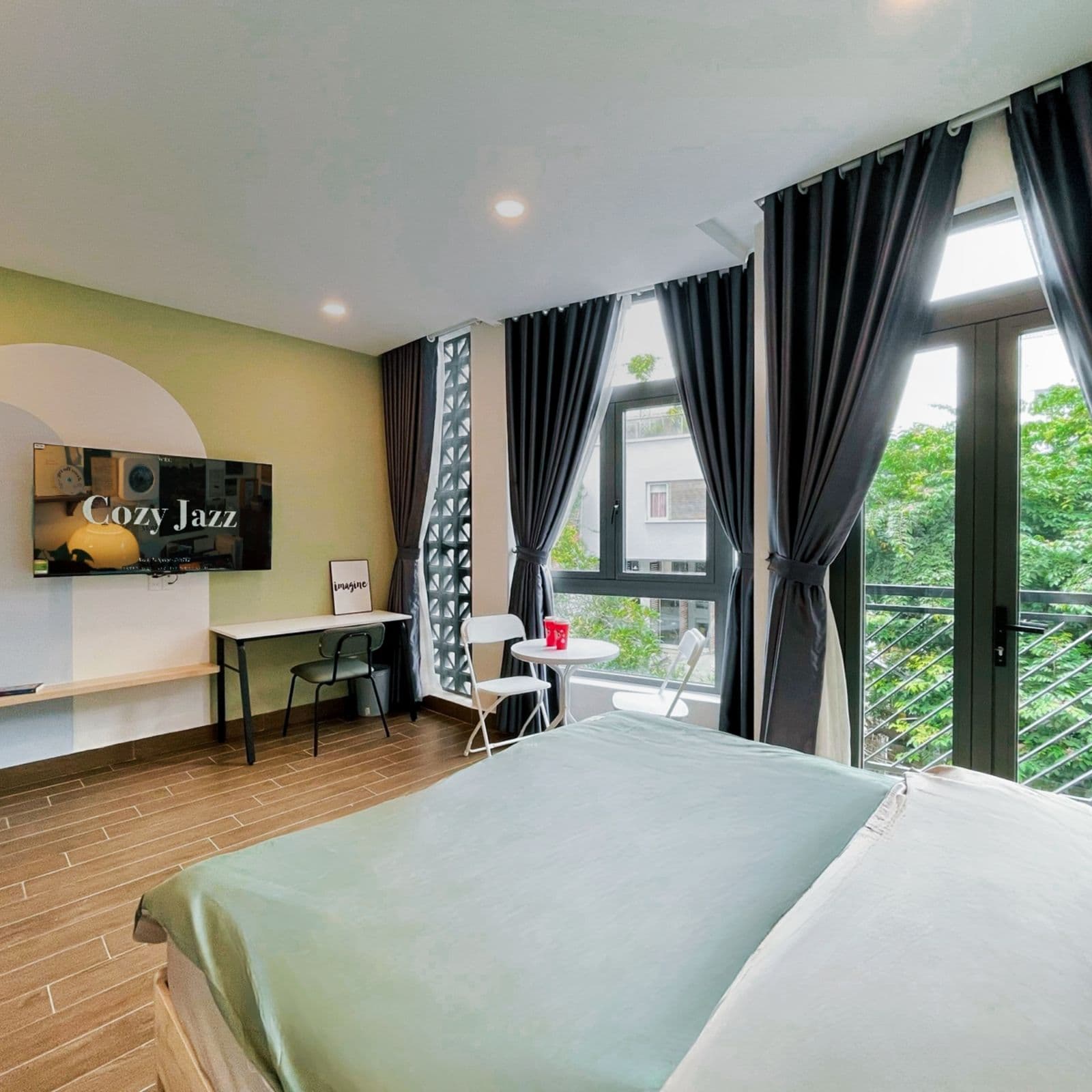Room E — Spacious Suite 2