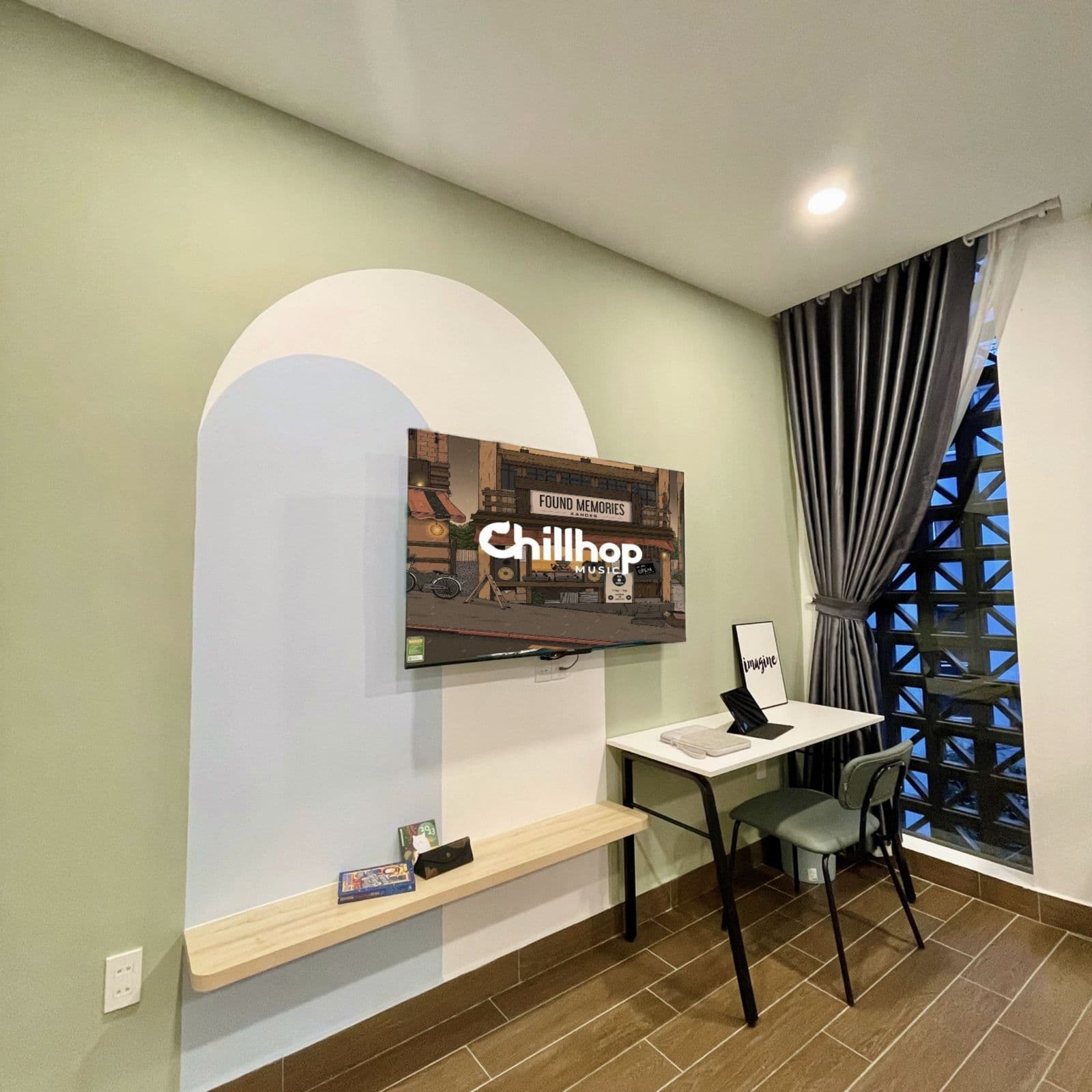 Room E — Spacious Suite 4
