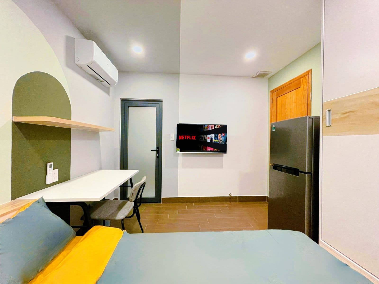 Room R — Ensuite Room