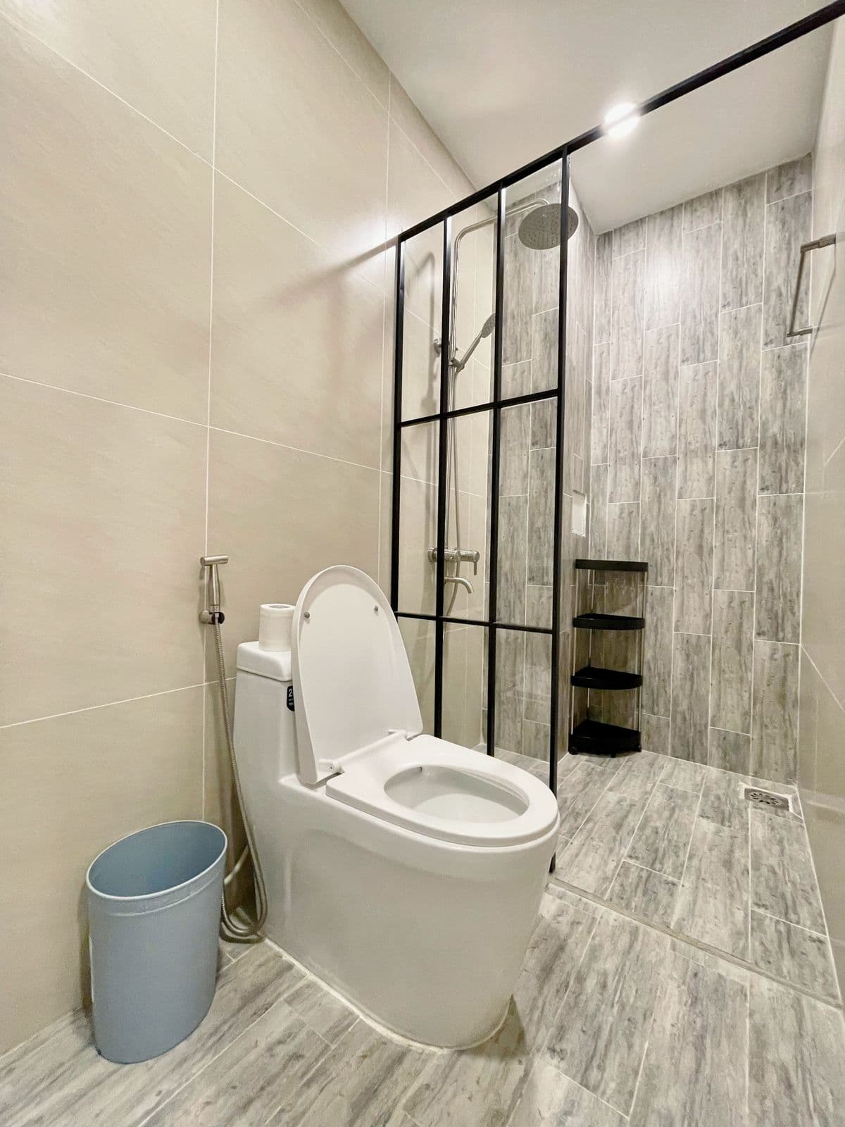 Room R — Ensuite Room 5