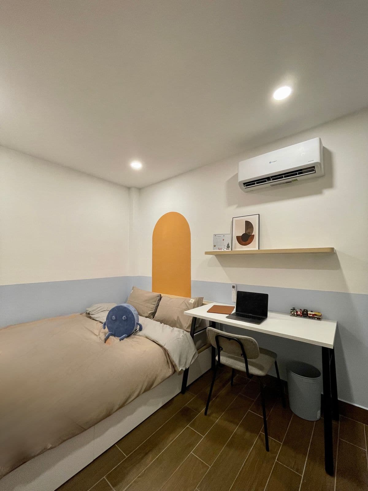 Room W — Rooftop Retreat