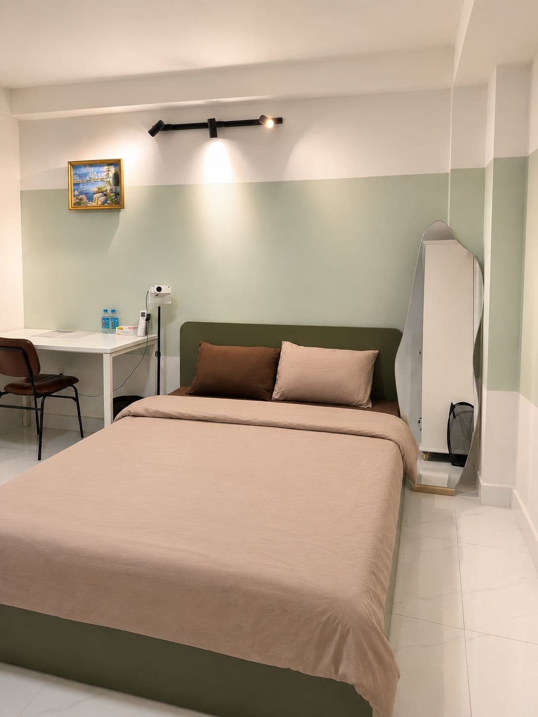 Room C — Hideout Haven 6