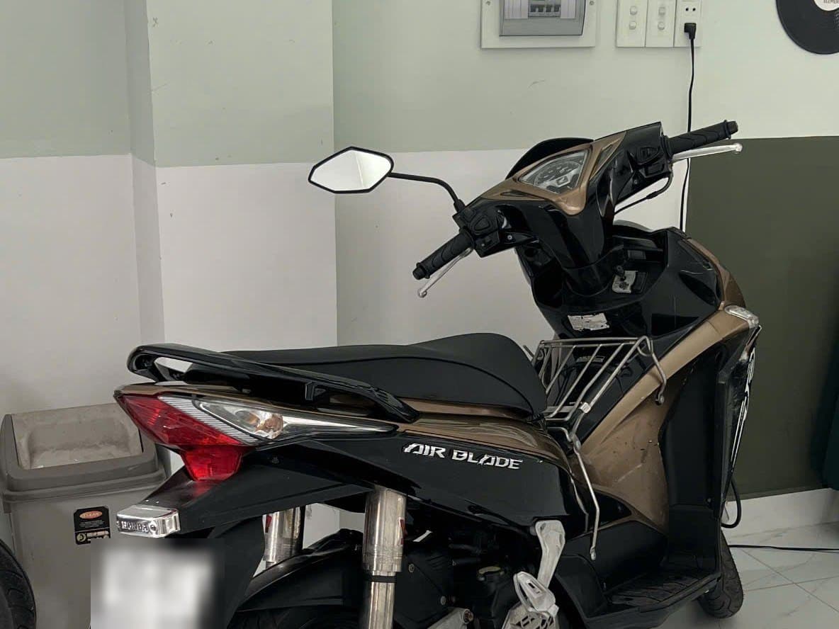 Thuê Honda Air Blade (xe tay ga) tại Duhaus, homestay Phú Nhuận